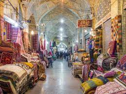 Das abgineh museum (iranische töpferkunst), das rea abbasi museum (sammlung iranischer kalligraphie und gemälde), das nationalmuseum (iran bastan museum), die rassam teppichkultur. Kashan Iran Erleben