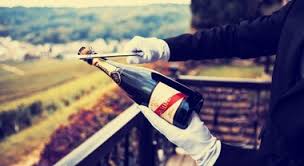 The fox knives sciabola del sommelier champagne sabre blade length: La Sciabolata Con Lo Champagne Finisce Male Ragazzina Di 16 Anni In Prognosi Riservata Il Mattino It