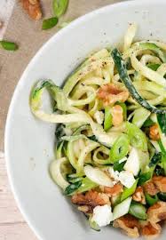 Leckere Low Carb Zucchini Spaghetti Mit Fetasahne Und Walnussen Rezept Spiralgemuse Rezepte Weizenfreie Rezepte Spiralschneider Rezepte