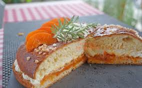 Tropezienne Abricots Et Romarin Ou Tarte Briochee Aux Abricots Et Romarin Recette Du Chef Eric Kayzer Atelier De Brigitte Cuisine Recettes Partages Recette De Chef Alimentation Abricot