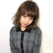 石井和輝 前髪 前髪カット 顔まわりカット グレージュ on instagram 光に透けるほの甘カラーのミルクティベージュ 顔まわりのクセ毛っぽいハネ感とふんわりドライな質感で可愛いミディスタイルに 今旬オススメヘアーです ﾟ ﾟ ヘア my hair hair