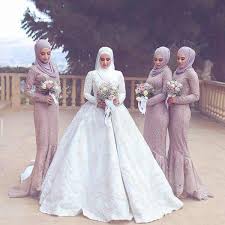 Lihat design dan tema warna baju pengantin lelaki yang paling popular untuk inspirasi anda. Inspirasi Gaun Pengantin Untuk Wanita Yang Bertubuh Gemuk