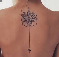 Le tatouage fleur est le plus répandu et le plus préféré des femmes. Epingle Sur Tatouage