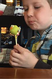 When James said he likes cake pop, I can't help but picture him as a giant  kid saying, “I can see your brains.” : r/offmenupodcast