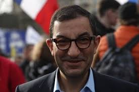 Emmanuelle wargon, la nouvelle ministre déléguée chargée du logement, partage depuis de nombreuses années la vie de mathias, un urgentiste dans la vie, emmanuelle wargon est l'épouse d'un certain mathias, avec lequel elle a eu trois enfants, âgés de 16 à 22 ans. Vous Etes Le Bon Arabe De L Extreme Droite L Urgentiste Mathias Wargon Denigre L Ordure Jean Messiha Valeurs Actuelles