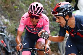 Dall'attacco sullo sterrato di campo felice alla polvere di montalcino, dalla cavalcata solitaria di cortina alla crisi di sega di ala, fino ad arrivare al trionfo finale di milano. Giro D Italia Stage 17 Egan Bernal On The Edge As Gc Opens Up Velonews Com