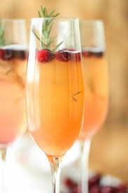 3 Taittinger Prune Jaune Raffinee Cerise Blanche Et Notes Croquantes In 2020 Alcoholic Drinks Wine White Wine