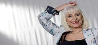 La cantante italiana raffaella carrà ha muerto a los 78 años, según ha anunciado su familia a través de la agencia italiana ansa. Vlfocs6xk7ricm