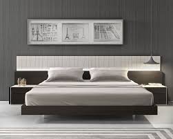 Lacquered Fashionable Wood Platform And Headboard Bed With Long Panels Yatak Yatak Basi Karyola
