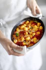 La domenica è il giorno preferito da molti perché la sveglia suona più tardi, si creano occasioni per stare in famiglia e con gli amici e si ha più tempo. Cosa Cucinare La Domenica Gli Gnocchi Alla Sorrentina Cucina Corriere It