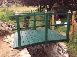 Die Brucke Am Bach Bauanleitung Zum Selber Bauen Gartenbrucke Gartengestaltung Brucken Bauen