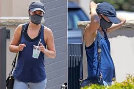 Sdcc revealed that natalie portman will be the new thor in the upcoming marvel movie. Natalie Portman Snapped With Seeming Baby Bump