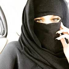 نشرت الفاشينيستا السعوية بدور البراهيم جانب من جلسة تصوير جديدة تجمع بينها وبين شقيقها حيث ظهرت خلالها لأول مرة بشعر قصير وذلك وظهرت بدور البراهيم ظهرت خلال جلسة تصوير رسمية برفقة شقيقها سعد لأول مرة حيث نسقت إطلالتها معه واعتمد كلاً منهما. ØµÙˆØ± Ù…Ø«ÙŠØ±Ø© Ù„Ù„Ø¬Ø¯Ù„ Ù†Ø¬Ù…Ø§Øª Ø¸Ù‡Ø±Ù† Ø¨Ø§Ù„Ù†Ù‚Ø§Ø¨ Ù…Ø¬Ù„Ø© Ø§Ù„Ø¬Ù…ÙŠÙ„Ø©