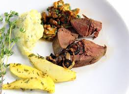 Nicht Nur Fur Bose Koniginnen Rehleber Mit Thymian Apfeln Krauterstampf Und Pfifferlingen Dinner Um Acht Rehleber Pfifferlinge Dinner