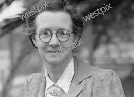 PORTRAIT OF MRS IVY KENT JUSTICE OF THE PEACE