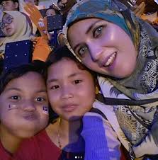 Terbaik lah suara 3 beradik ni. 10 Foto Terkini Isteri Dan Anak Anak Achik Spin Ada Iras Bapanya Iluminasi
