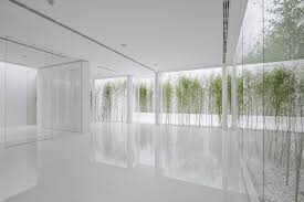 Не растерявший таланта и харизмы ветеран эстрады. Gallery Of Bamboo Forest On The Roof V Studio 28
