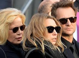 Sylvie Vartan : La vérité sur cette villa qu'elle a décidé d'offrir à David  Hallyday ! - Public