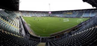 Ado den haag maakt in zijn gloednieuwe stadion gehakt van de bezoekende ploeg. Cars Jeans Stadion Stadion In Den Haag