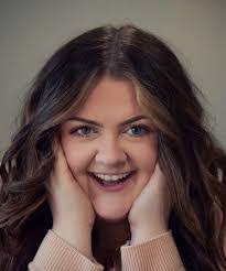 Liz Mcbride's Instagram, Twitter & Facebook