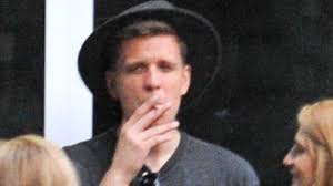 Kopiowanie treści, obrazów, grafik w całości lub. Wojciech Szczesny Znow Przylapany Na Paleniu Papierosow Eurosport W Tvn24