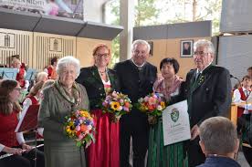 Im jahr 2000 wurde der weltöffentlichkeit eine sensation vorgestellt. Betriebsjubilaum Bei Hutter Acustix In Birkfeld Landeswappen Fur Einen Leitbetrieb Weiz