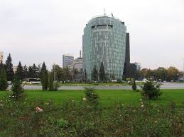 De asemenea puteti alege sa vedeti imagini din satelit cu aceasta strada folosind butonul pentru harta satelit, sau chiar imagini 3d cu cladirile de pe strada piata charles de gaulle, daca apropiati foarte mult vizualizarea strazii folosind functia. Charles De Gaulle Plaza Mapio Net