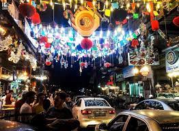 الناس صارت تمر من هالشارع لتتفرج بدون ما تشتري لأن ما حدا معو حق حلويات بيت حيدر ايمتى آخر مرة مريت بالجزماتية الجزماتية الميدان دمشق في 30 05 2017 4
