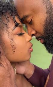 If yo Momma told u sit down & yo Daddy told u stand up "wyd"😳😫