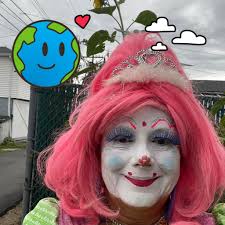 I love books. I love bookshelves. I love creativity. Kudos to the creator  of this one...