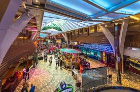 самый большой круизный лайнер в мире Allure Of The Seas Allure Of The Seas The World S Largest Cruise Ship Http Itcolossal Com Allure Of The Seas Check More At Http Itc Royal Caribbean Caribbean Cruise Ship