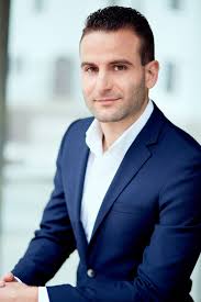 Oc S Best Headshot Photographer Best Business Portrait Photographer Orange County S Best Exe Headshot Poses Business Portrait Photography Business Photoshoot