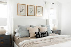 Arrange Throw Pillows On King Bed