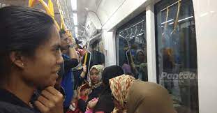 Gunakan pam basikal atau pergi ke stesen minyak berhampiran rumah anda. Tekan Minyak Kereta Terasa Berat Alshalihi