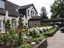 Shop bergdorf goodman for the latest designs from prada, jimmy choo, gucci, lanvin, dolce & gabbana. Hotel Am Forsterberg Burgdorf Germany Booking Com