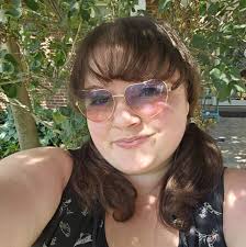 Help me, how do I clean lipstick from the wall?