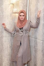 Sementara itu, penyanyi itu turut mengumumkan beliau akan menjayakan konsert dato' seri. Selepas 14 Tahun Siti Nurhaliza Kembali Beraksi Di Royal Albert Hall London Hiburan Mstar