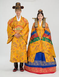 Hollyebok And Hwarot Korean Wedding Dresses In 2020 Korean Traditional Dress Hanbok Korean Wedding Dress