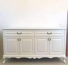 İç hacimleri, kapaklı dolap ve çekmeceli seçenekleri ile yemek odanızda misafirleriniz için ayırdığınız. Beyaz Lake Konsol Modelleri 24005 Ardic Masa Sandalye