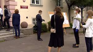 W związku z pandemią koronawirusa oraz prowadzonym z tego powodu zdalnym nauczaniem, ministerstwo edukacji i nauki wprowadza zmiany w tegorocznych egzaminach. Matura 2021 Zmiany W Egzaminie Dojrzalosci Polsat News