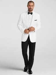 Ils confèrent au pantalon un caractère décontracté et le rendent parfait pour de nombreuses occasions. Tenue De Soiree Homme Du Classique Inebranlable Ou Tendance