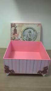 Caixa De Mdf Decorada Com Papel Caixa Em Mdf Decorada Com Tecnica De Scrapdecor Papel De Listras E Floral Enfeitado Com Aplique Caixas Decoradas Caixas Artesanais Caixa Decorada Com Tecido