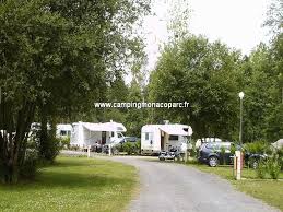 Car c'est une petite aventure, de choisir le lieu où l'on va passer la nuit, de s'y retrouver seul, comme un navire en mer. Camping Le Monaco Parc Longny Les Villages 4 Sterne Normandie Urlaub Frankreich