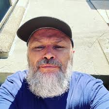 Its his job to have a fit and muscular body. He gets paid for that. Most  people don't.