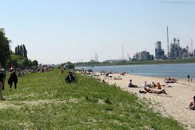 May 26, 2021 · een uitgebrande en overboord gevallen container spoelde aan op het strand van thalahena in het sri lankese negombo. Antwerp Sint Anneke Strand Antwerpen Strand