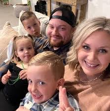 Mason Hubbard's Instagram, Twitter & Facebook