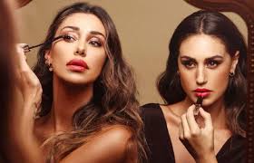 Lo scoop lo lancia novella 2000, annunciando che tra il bel fratello di belen e cecilia rodríguez e le prime prove di questo scoop sono alcuni like che jeremias avrebbe lasciato sui social ad alcune foto della intellicato; Belen Cecilia Rodriguez Indescrivibili In Costume Una Accanto All Altra Con Questa Avete Spaccato
