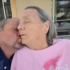 Who can recommend an electrician to install a mini split in Rosarito?