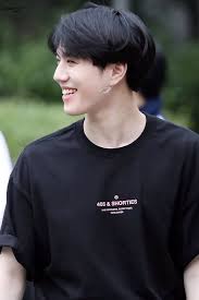 With How Frequently K Pop Idols Have Bold Brightly Colored Hair A Classic Black Dye Job Can Be Surprisingly Uncommon Especi In 2020 Got7 Yugyeom Yugeom Got7 Yugyeom