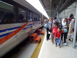 Check spelling or type a new query. Buat Kamu Para Traveler Ini 5 Stasiun Kereta Api Dengan Suasana Romantis Bagian 2